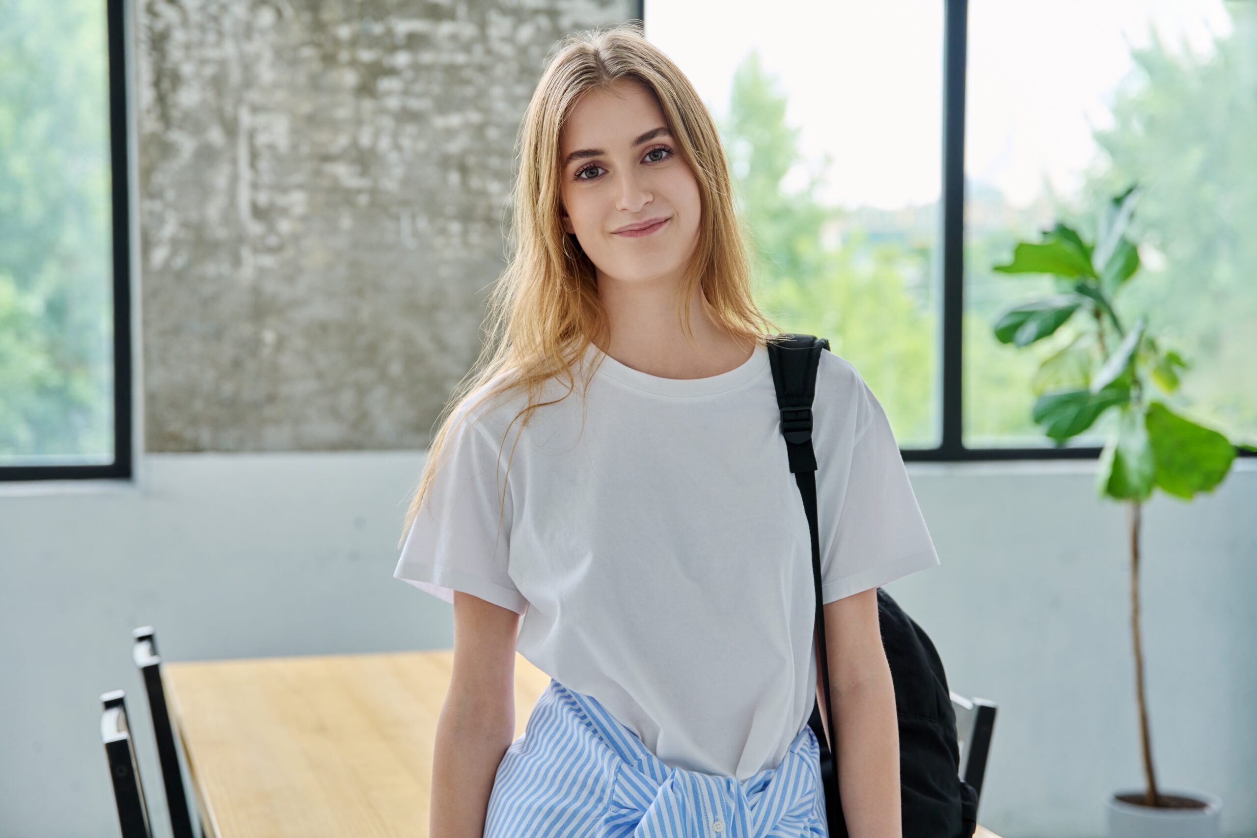 Portrait,Of,Student,Girl,,Positive,Smiling,Beautiful,Blonde,With,Backpack
